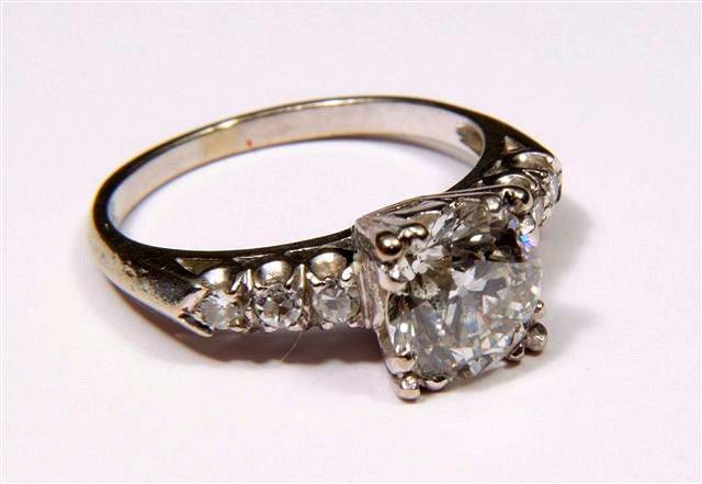 Appraisal: A SOLITAIRE DIAMOND RING old cut diamond set with claws