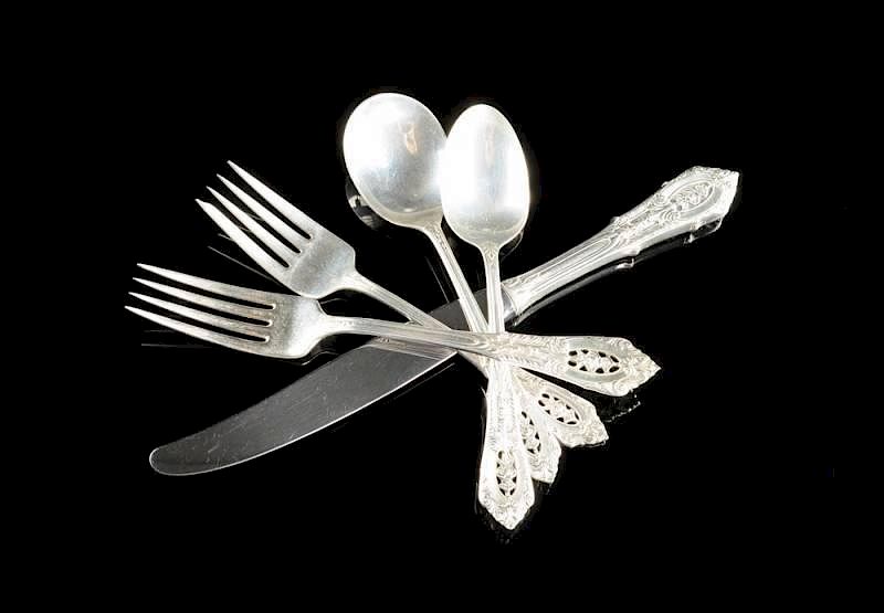 Appraisal: A VINTAGE EIGHTY-FIVE PIECE WALLACE STERLING SILVER FLATWARE SERVICE ROSEPOINT