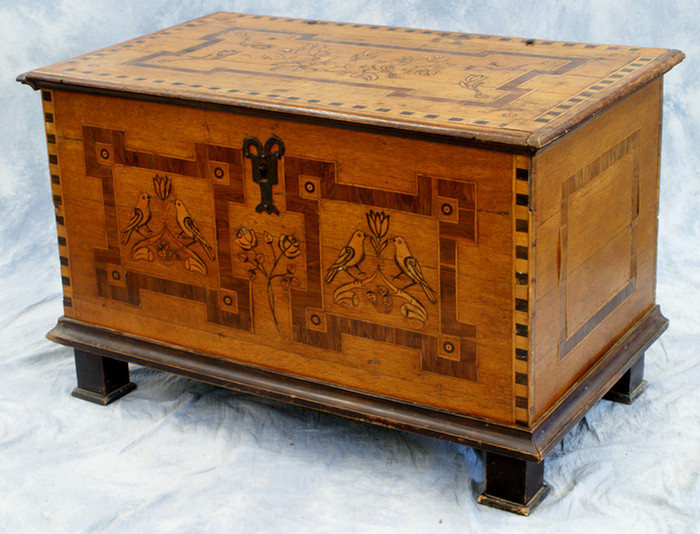 Appraisal: Inlaid dove-tailed oak blanket chest lid and front with geometric