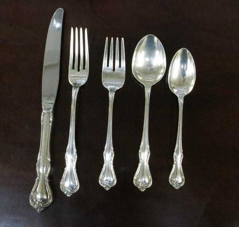 Appraisal: REED BARTON STERLING SILVER FLATWARE SET seventy pieces Rose Cascade