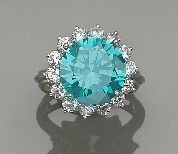 Appraisal: An irradiated blue-green diamond diamond and platinum ring the center