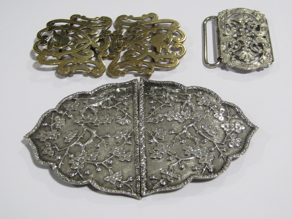 Appraisal: Lot comprising a Chinese silver buckle decorated with blossom and