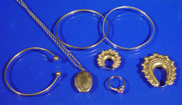 Appraisal: Assorted gold jewellery