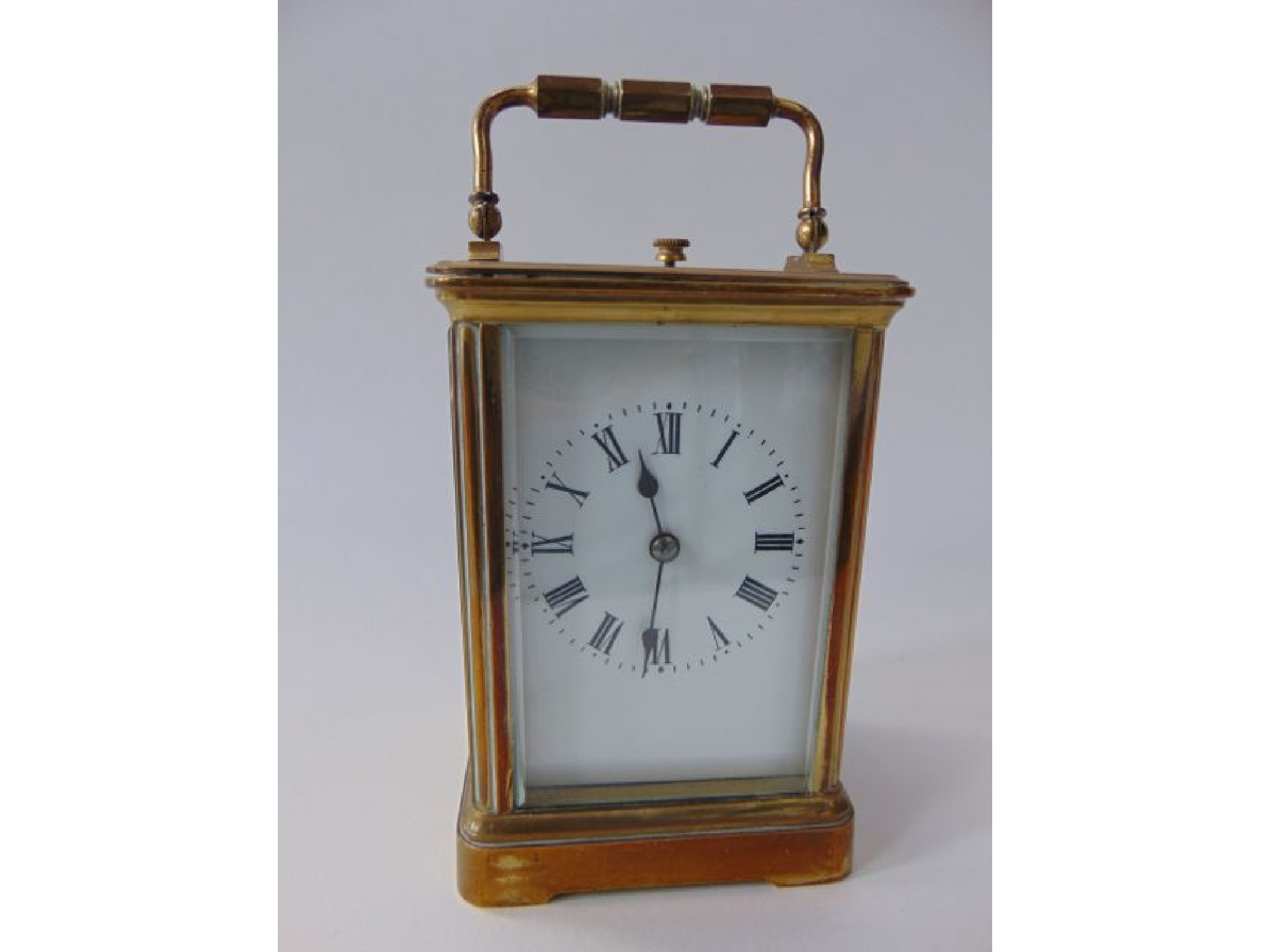 Appraisal: A good quality brass cased carriage clock with bevelled glazed