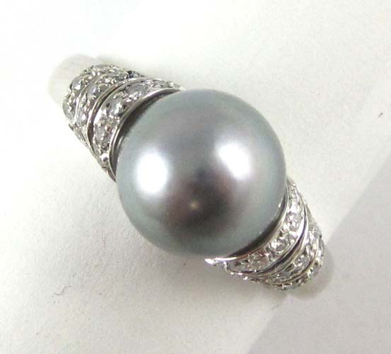 Appraisal: BLACK PEARL AND FOURTEEN KARAT WHITE GOLD RING featuring a