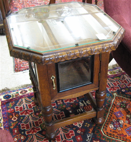 Appraisal: AN OAK LAMP VITRINE TABLE Continental early th century having