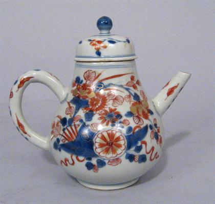 Appraisal: Chinese imari teapot th century Dome cover over a ovoid