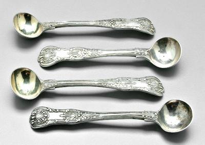 Appraisal: English silver master salt spoons King's style pattern all fine