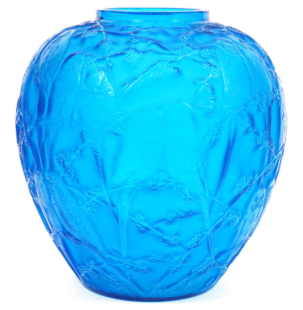 Appraisal: RENE LALIQUE BLUE 'PERRUCHES' PARROT VASERene Lalique molded blue 'Perruches'