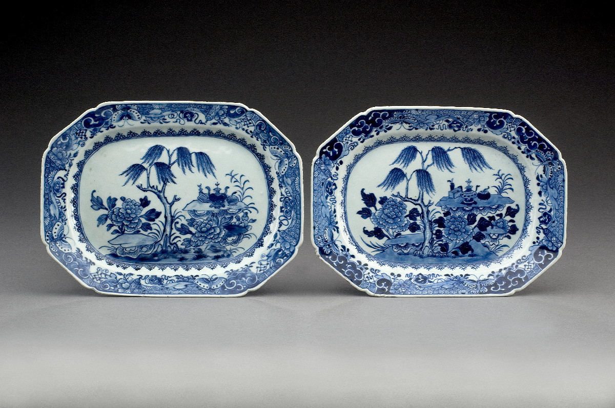 Appraisal: PAIR OF CHINESE EXPORT PORCELAIN BLUE AND WHITE RECTANGULAR PLATTERS