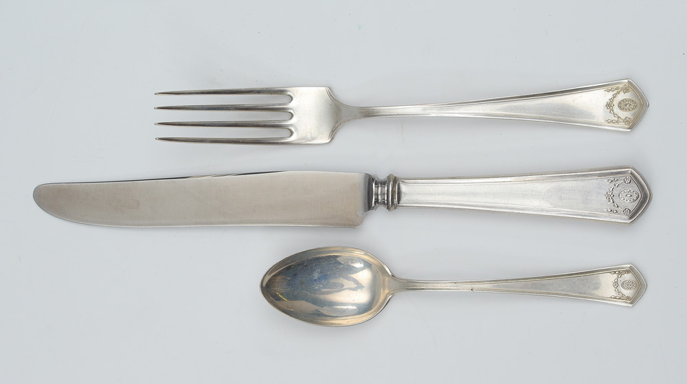 Appraisal: FRANK SMITH GEORGIAN GARLAND STERLING FLATWARE Approx pieces in the