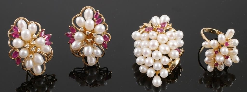 Appraisal: K RUBY PEARL DIAMOND PARURE K yellow gold ring brooch