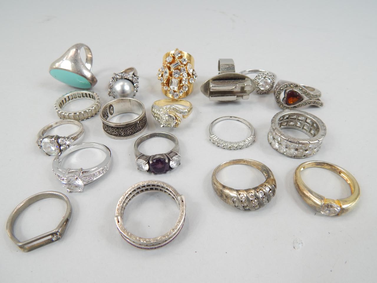 Appraisal: A quantity of ct gold and other dress rings to