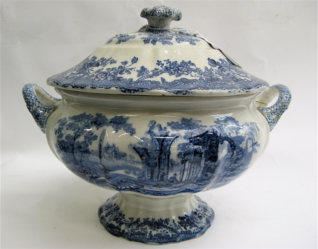 Appraisal: AN ENGLISH TRANSFERWARE PORCELAIN SOUP TUREEN blue and white pattern