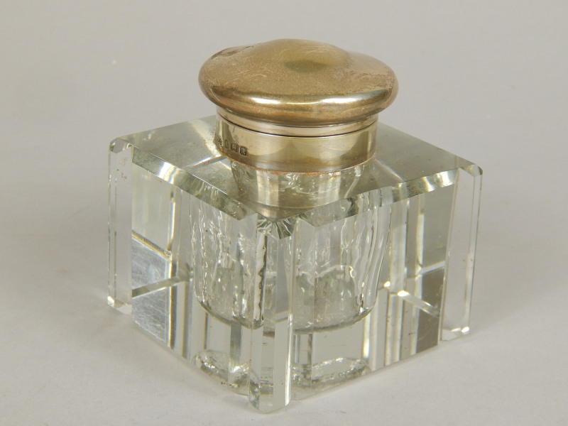 Appraisal: A George V silver and cut glass inkwell the square