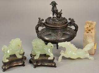 Appraisal: Five small Chinese pieces to include a pair of carved