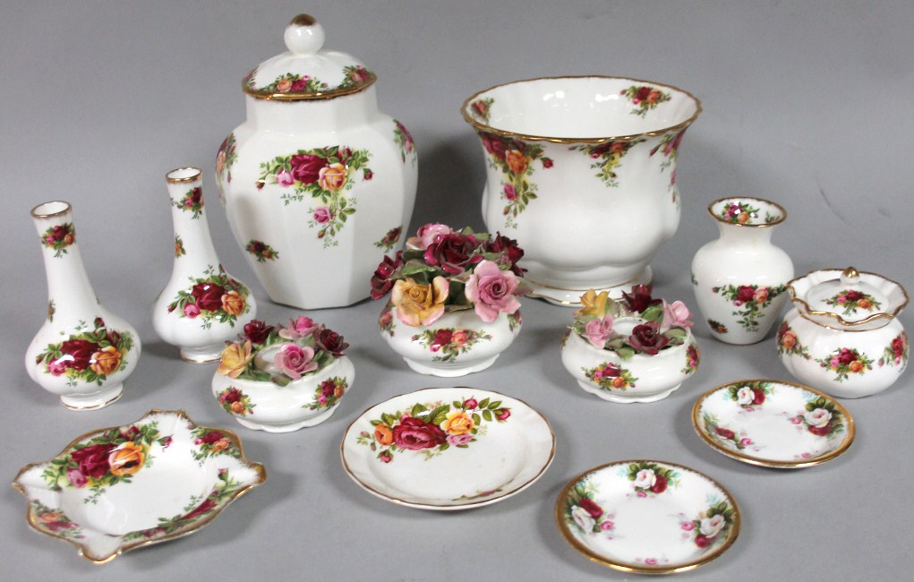 Appraisal: Various items of Royal Albert Old Country Roses to include