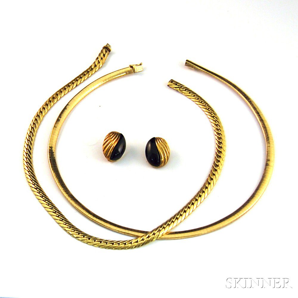 Appraisal: Three Gold Jewelry Items a pair of kt gold and