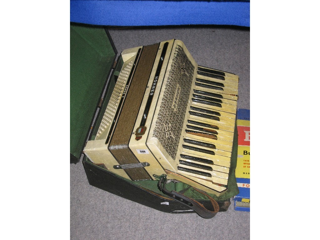 Appraisal: Hohner accordion in case