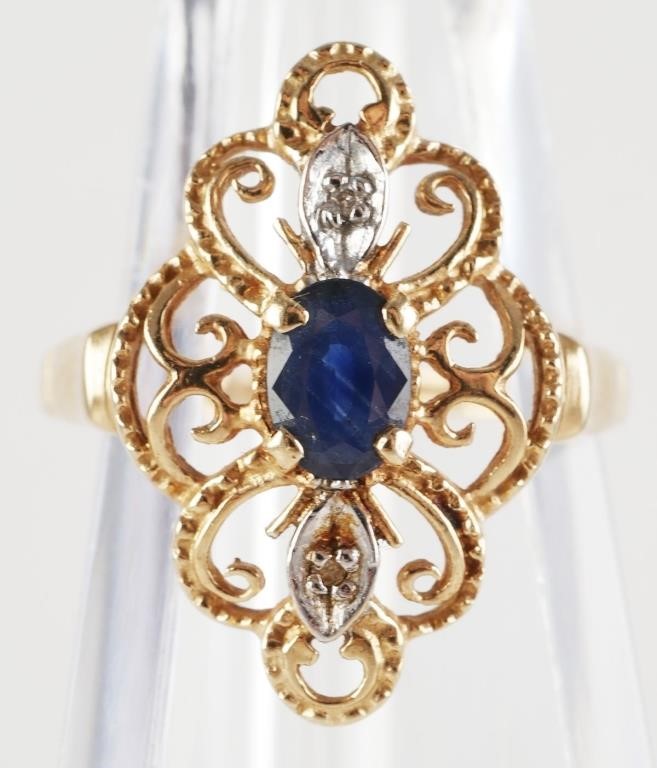 Appraisal: Beautiful yellow gold ring that features an oval center Sapphire