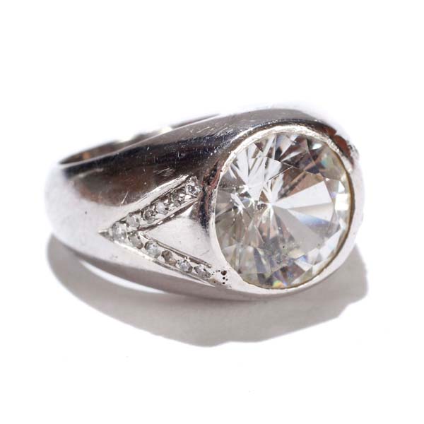 Appraisal: Platinum fashion ring with large clear CZ stone Side stones