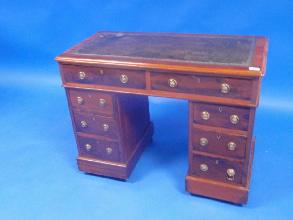 Appraisal: A Victorian mahogany kneehole desk with leather insert top cm