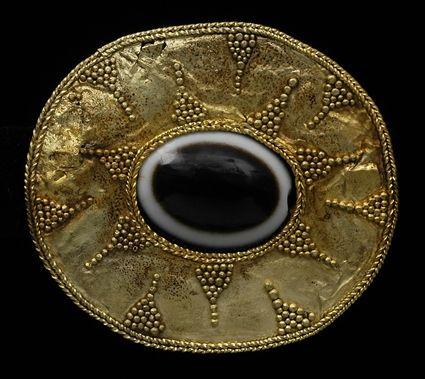 Appraisal: EARLY PERSIAN AGATE BEAD SET IN A GOLD DISK BROOCH