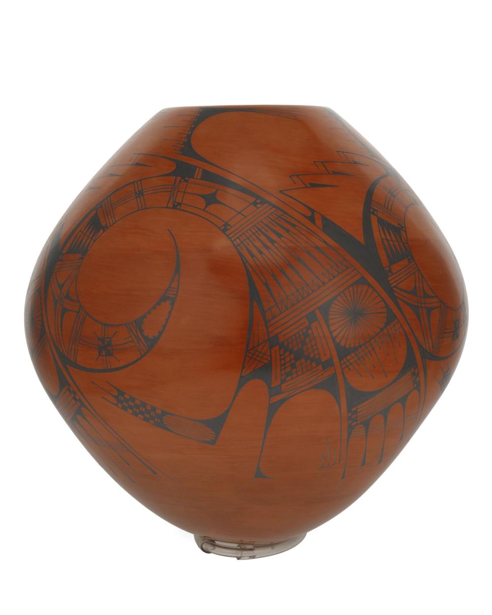 Appraisal: A large Mata Ortiz pottery vessel by Taurina Baca Late