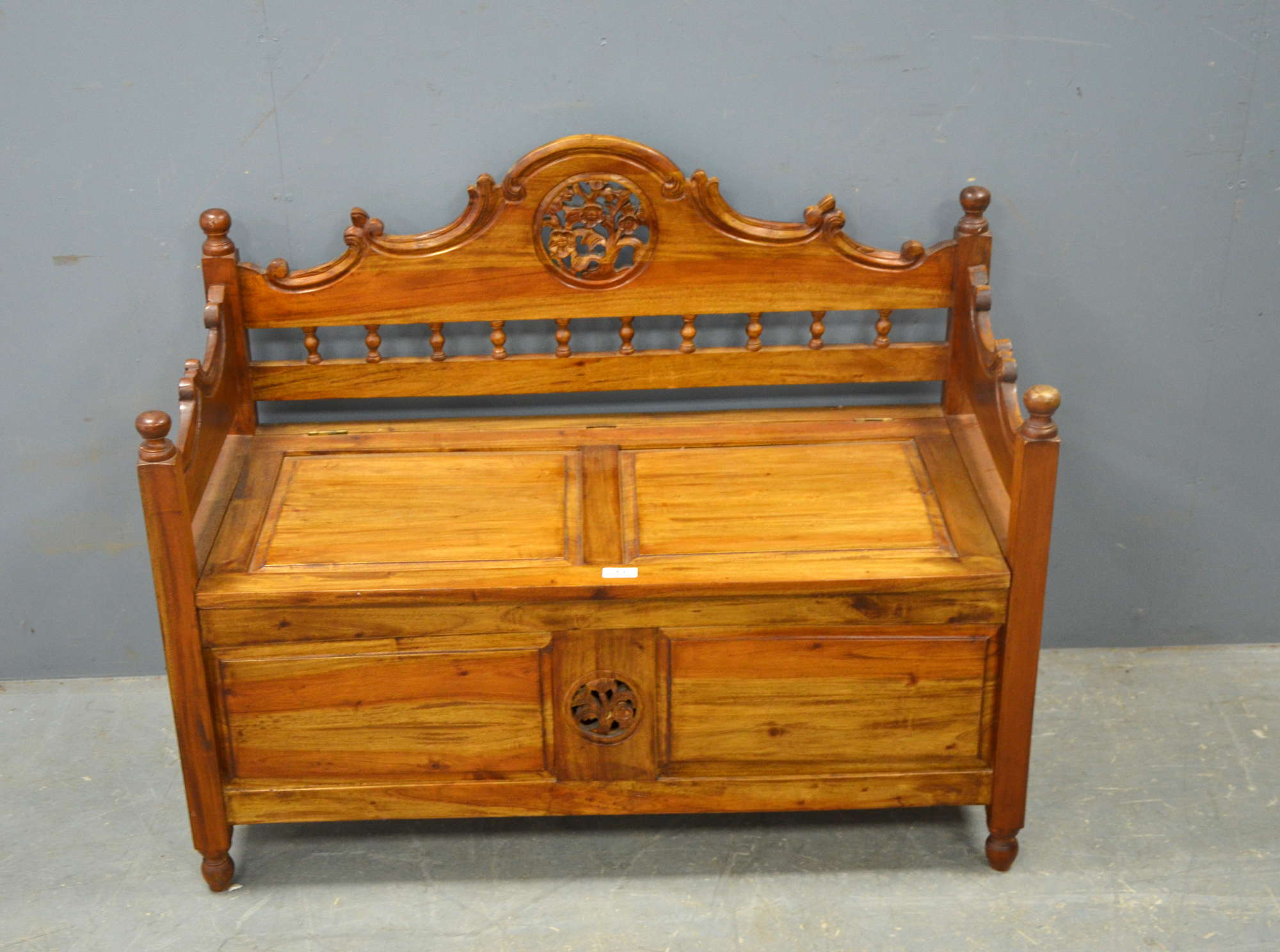 Appraisal: Eastern hardwood bench