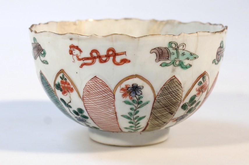 Appraisal: A Chinese porcelain bowl with an upper gilt lined shaped