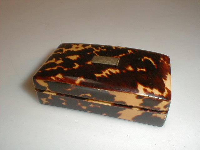 Appraisal: A thC rectangular tortoiseshell snuff box cm