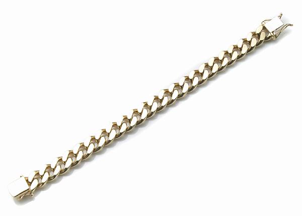 Appraisal: An k gold curb link bracelet length in grs