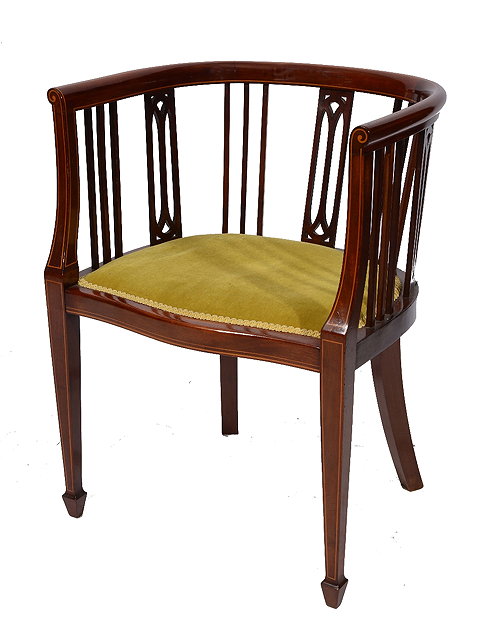 Appraisal: AN EDWARDIAN MAHOGANY AND SATINWOOD INLAID TUB CHAIR with splat