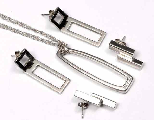 Appraisal: A PAIR OF GUCCI SILVER EAR STUDS open square stud