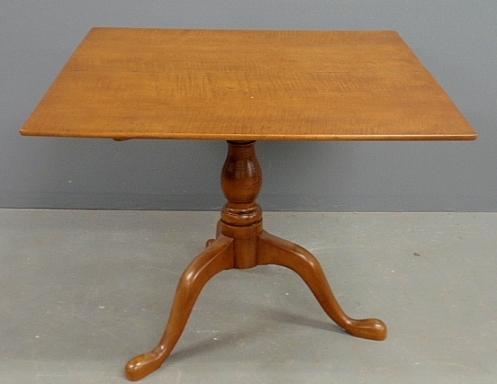 Appraisal: - Queen Anne maple tea table with a square top