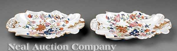 Appraisal: An Early Pair of Mason's Ironstone Shell-Form Dessert Dishes c