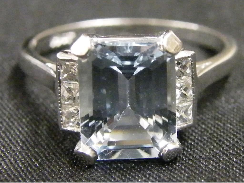 Appraisal: ct white gold aquamarine and diamond ring with a rectangular