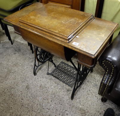 Appraisal: Singer Treadle Sewing Machine on cast iron base