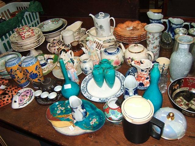 Appraisal: A quantity of various pieces of decorative china