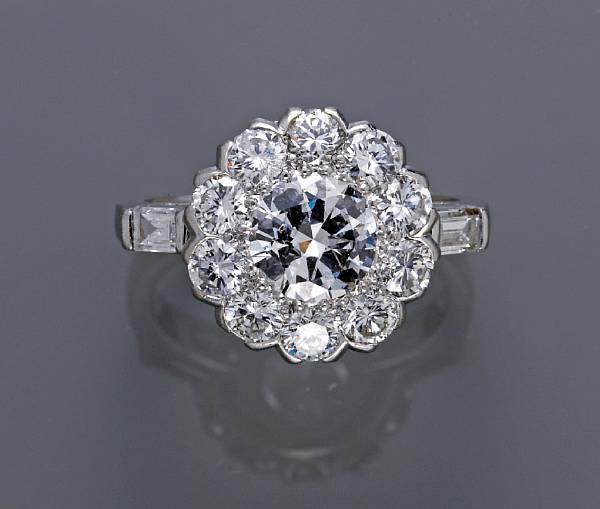 Appraisal: A diamond ring estimated total diamond weight carats mounted in