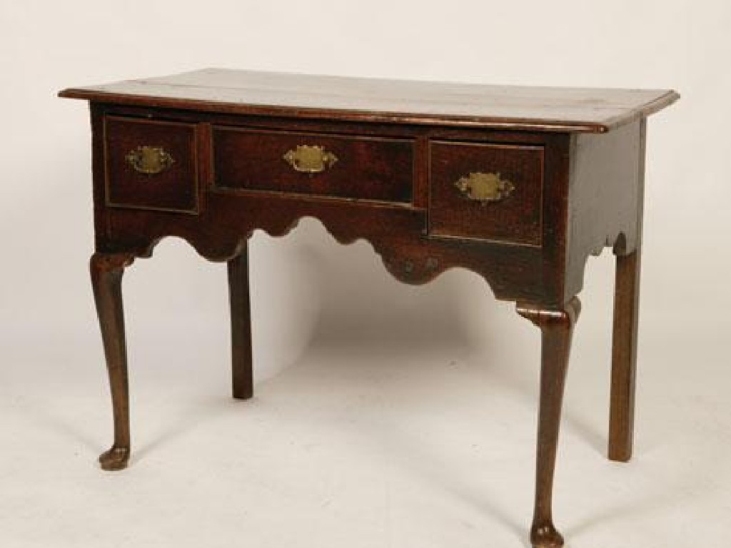 Appraisal: A GEORGE II OAK LOWBOY with a rectangular top with