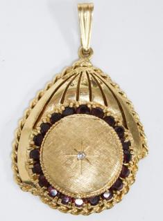 Appraisal: Woman's K Gold Garnet Picture With a circle of garnets