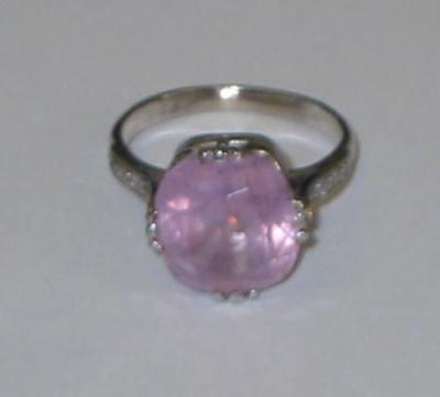 Appraisal: A PINK SAPPHIRE RING the cushion cut pale pink sapphire