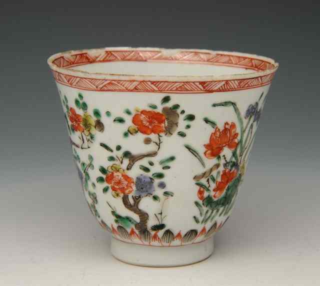 Appraisal: A CHINESE KANGXI POLYCHROME CUP decorated in famille verte colours