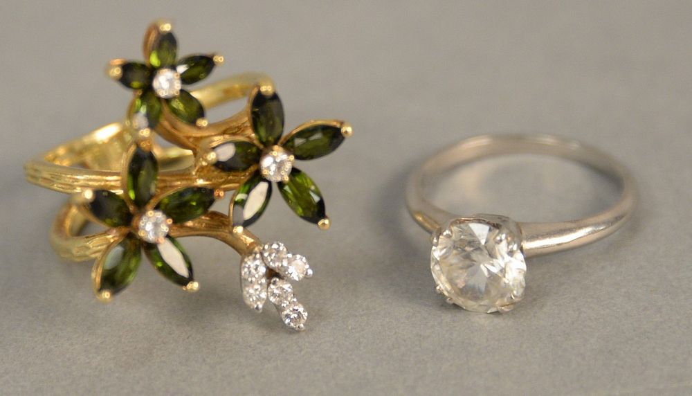 Appraisal: Two K gold rings one white gold size one floral