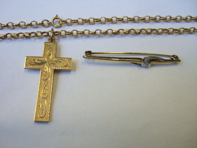 Appraisal: A ct gold pendant cross with scroll engraved decoration Birmingham