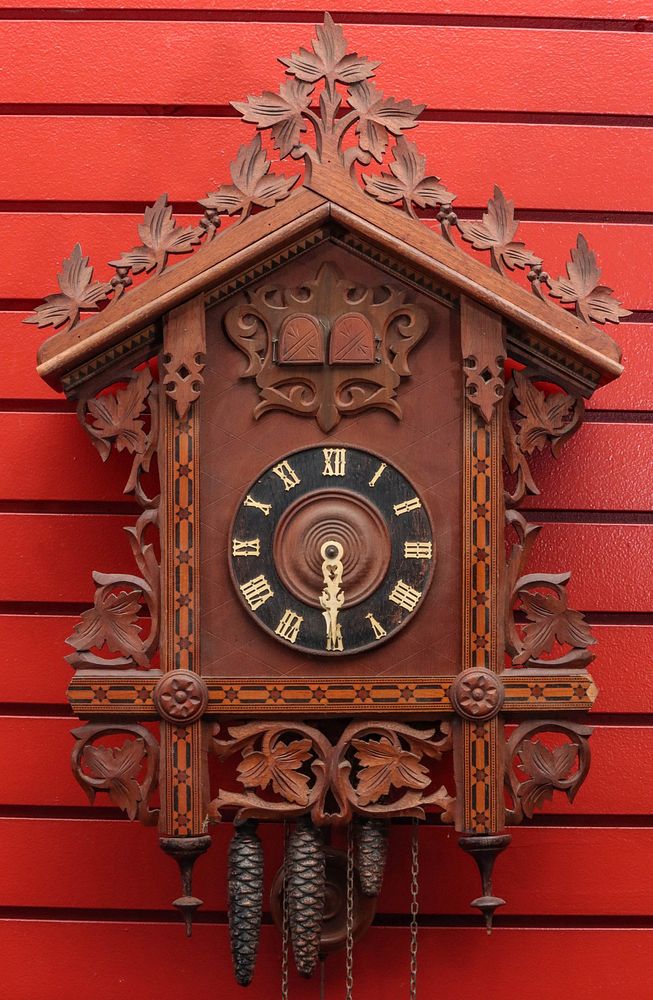 Appraisal: AN EARLY TH C CUCKOO CLOCK WITH CARVING AND INLAY