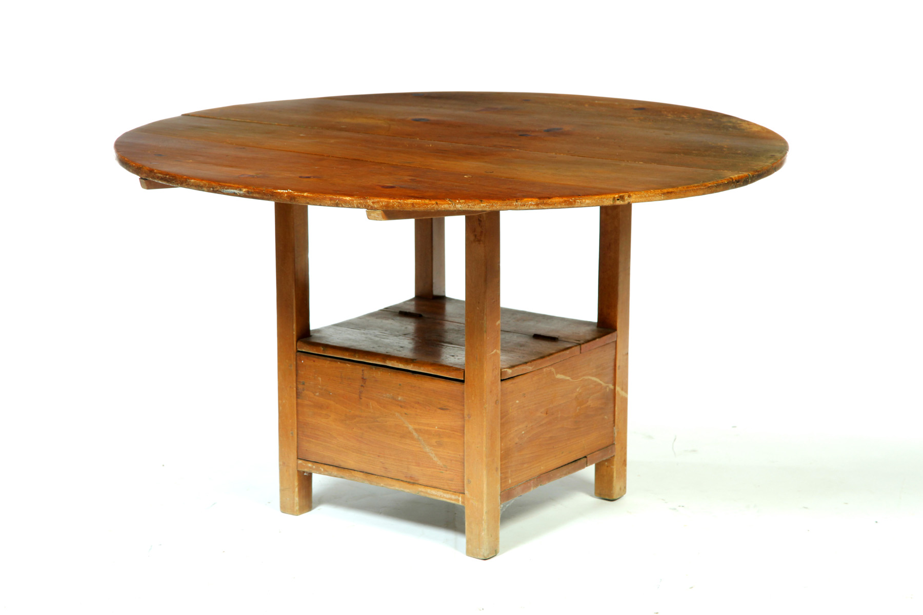 Appraisal: PINE HUTCH TABLE American st half- th century Round top