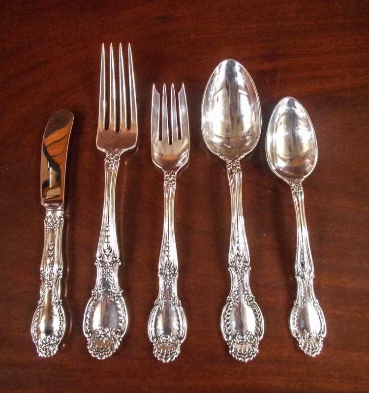 Appraisal: TIFFANY RICHELIEU STERLING SILVER FLATWARE SET forty-three pieces comprised of