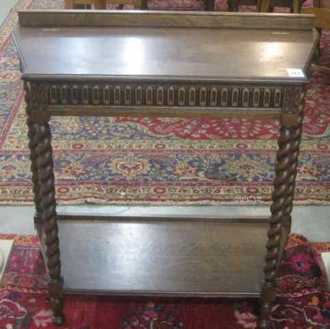 Appraisal: AN OAK LIFT-TOP CONSOLE TABLE English early th century standing